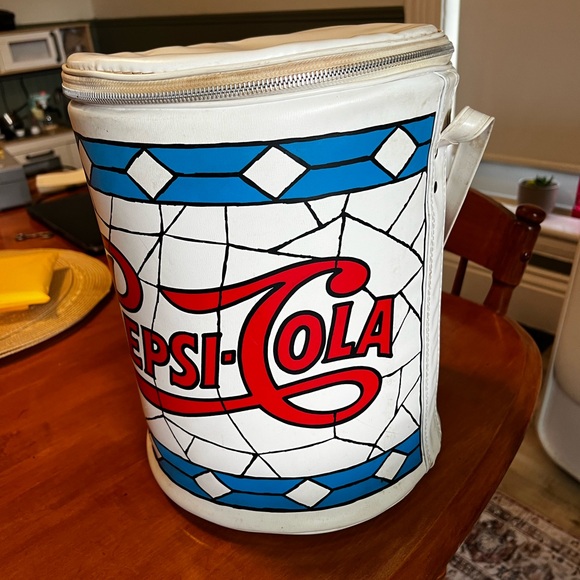 Vintage 1970’s Pepsi Tiffany Style Vinyl Round Soft-Sided Cooler - Picture 2 of 6